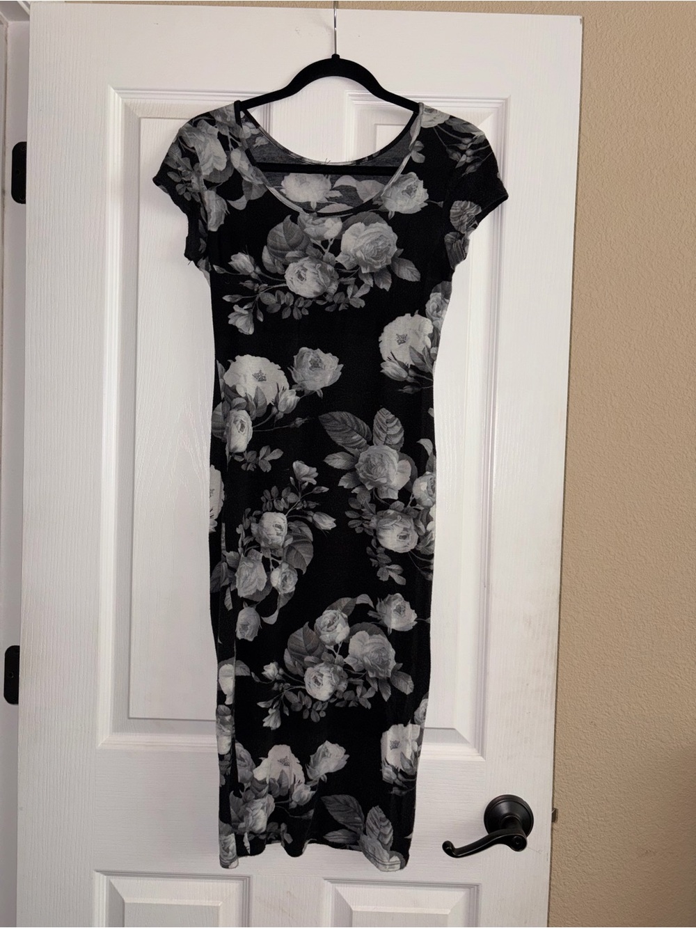 Black & Gray Floral Scoop Neck Maxi Dress